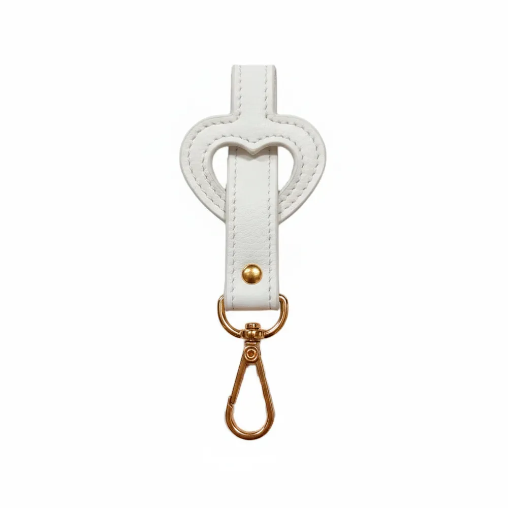 Scarf Holder Heart com Mosquetão e Botão