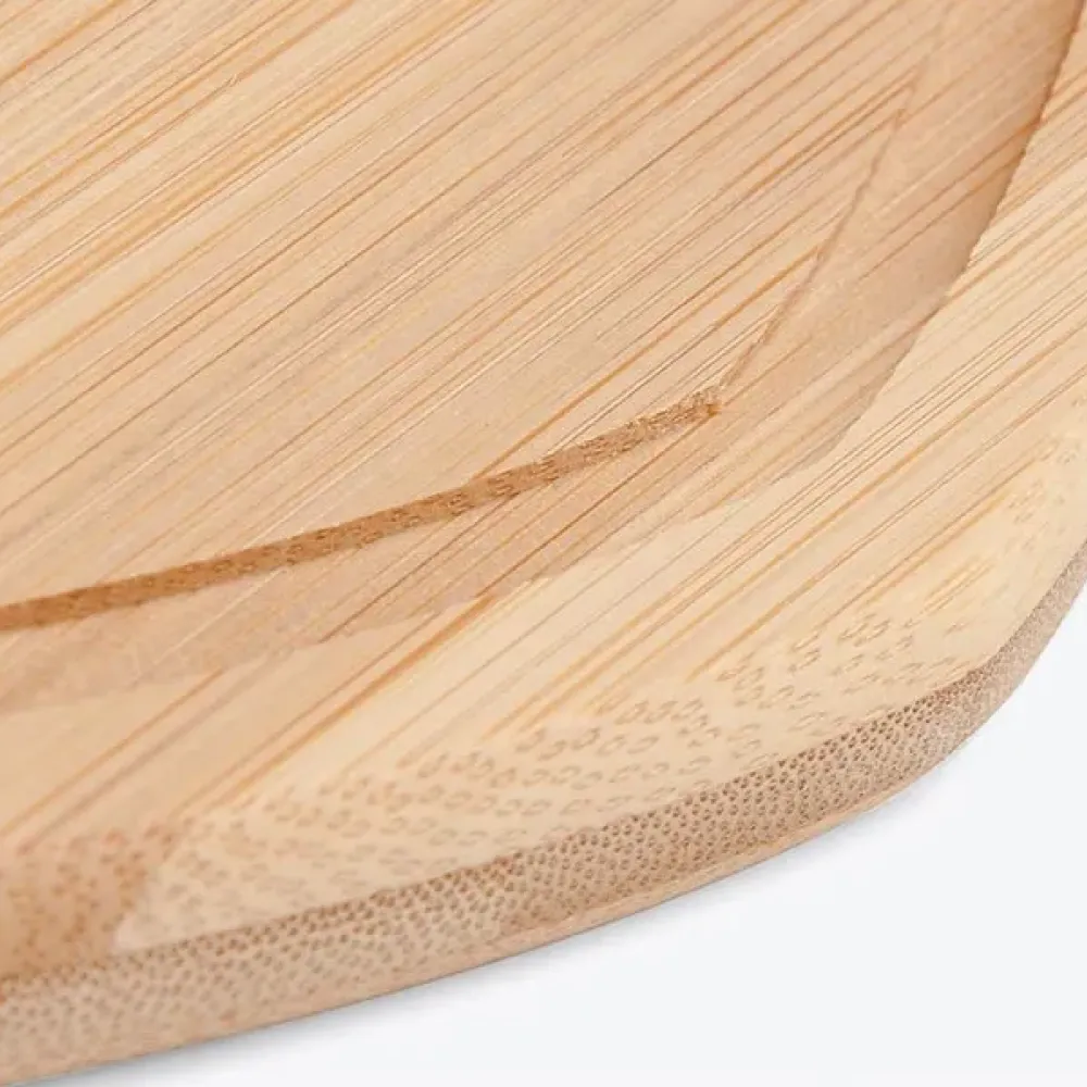 TÁBUA EM BAMBU EM FORMATO DE CORAÇÃO