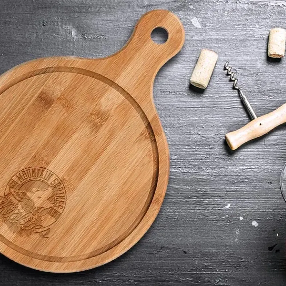 TÁBUA PARA SERVIR EM BAMBU COM ALÇA