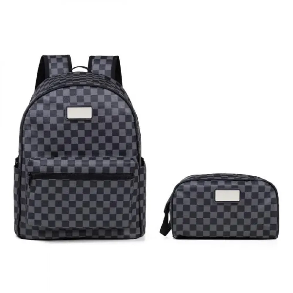 CONJ. MOCHILA E NECESSAIRE EM PVC - XADREZ