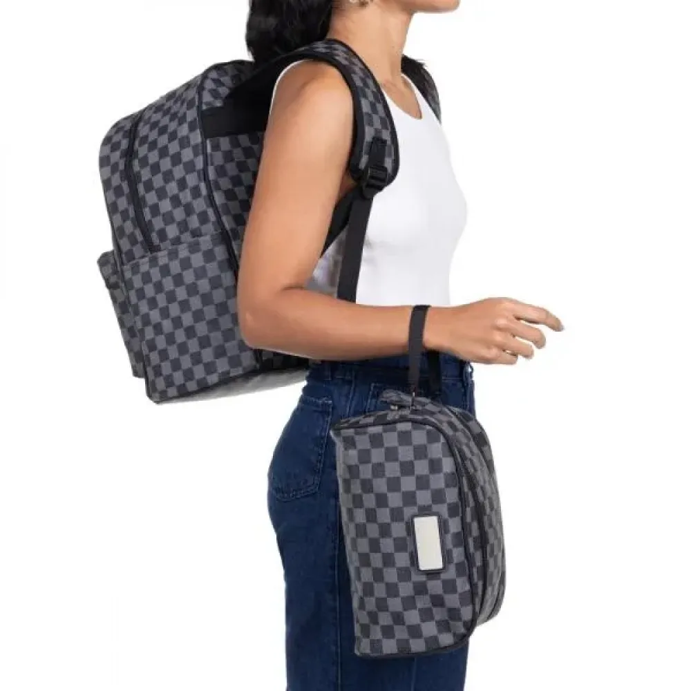 CONJ. MOCHILA E NECESSAIRE EM PVC - XADREZ