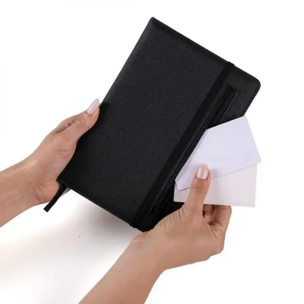 CADERNO FSC C/ PAUTA E ZÍPER - CAPA EM RPET PRETO - 14X21CM