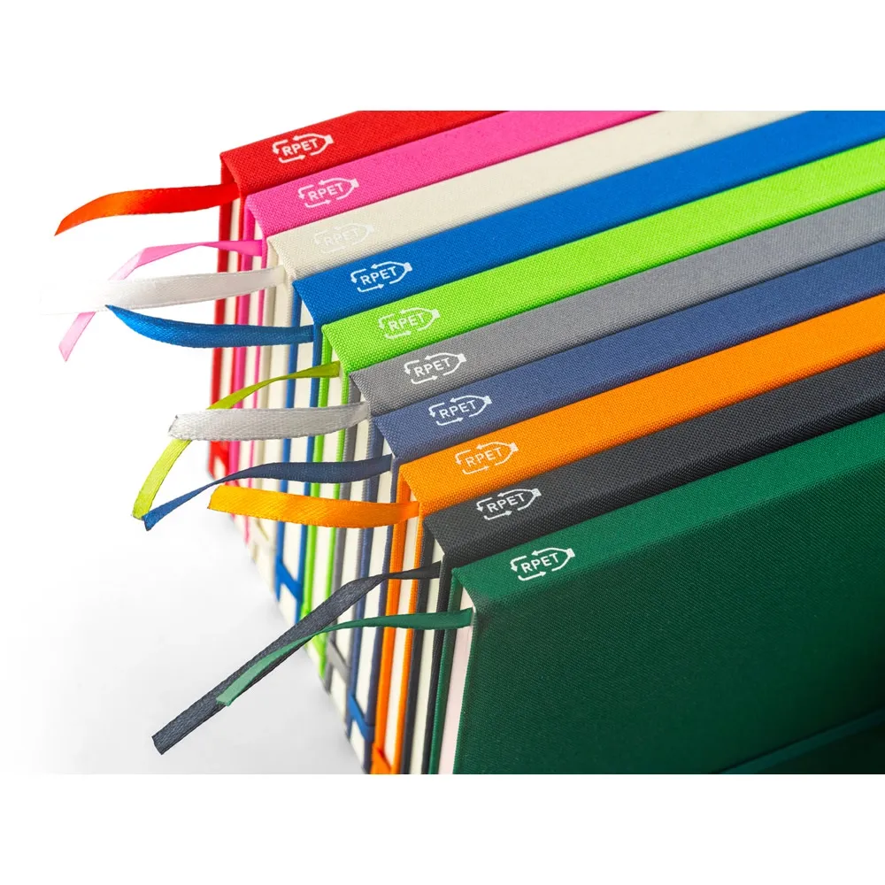 ANNE. Caderno A5 de capa dura em PET 100% reciclado, com páginas pautadas recicladas