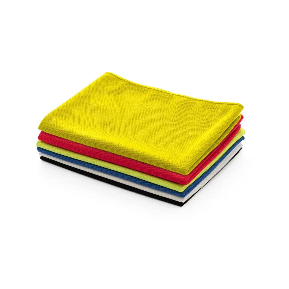BERNAL. Toalha esportiva refrescante em poliéster 100% reciclado com bolsa em non-woven