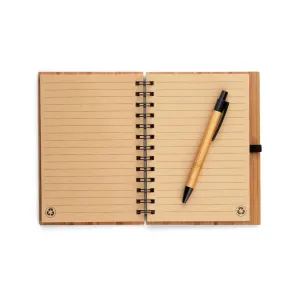 DICKENS A5. Caderno A5 em bambu com folhas pautadas recicladas