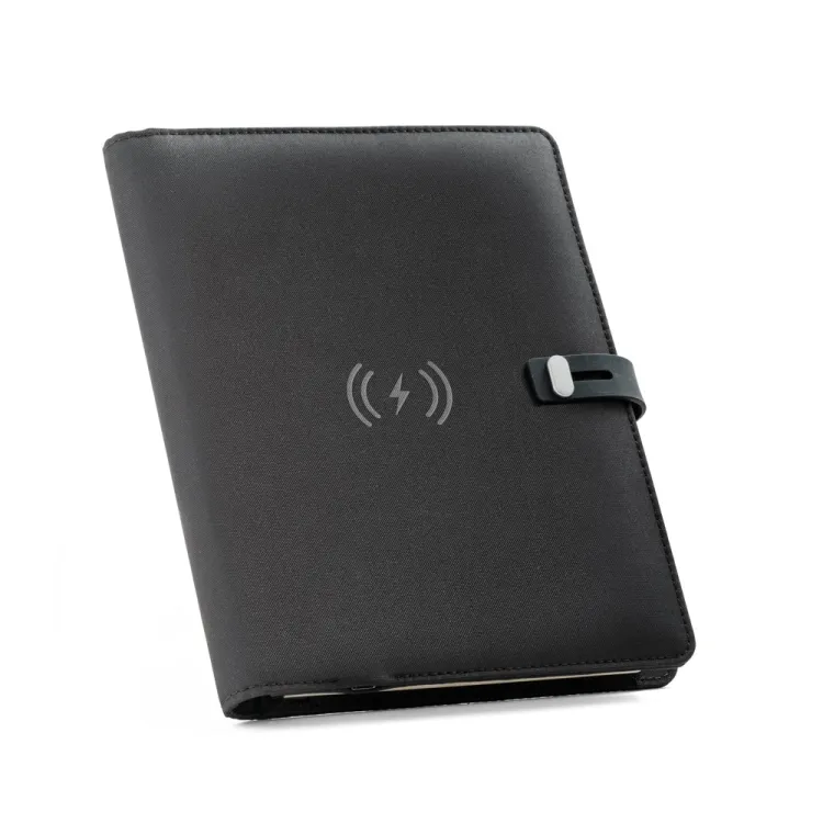 ELEVATE A5 FOLDER. Pasta A5 em 300D poliéster reciclado (100% rPET) com carregador wireless embutido 5000 mAh