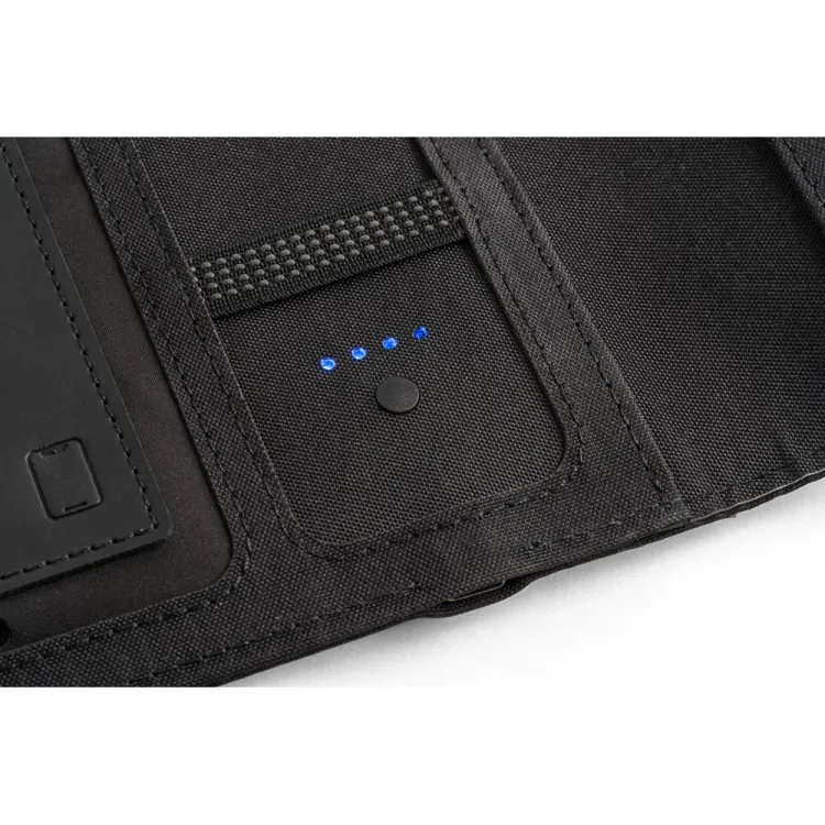 ELEVATE A5 FOLDER. Pasta A5 em 300D poliéster reciclado (100% rPET) com carregador wireless embutido 5000 mAh