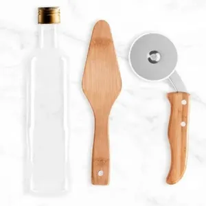 KIT PARA PIZZA COM CORTADOR, ESPÁTULA E GARRAFA - 3 PÇS