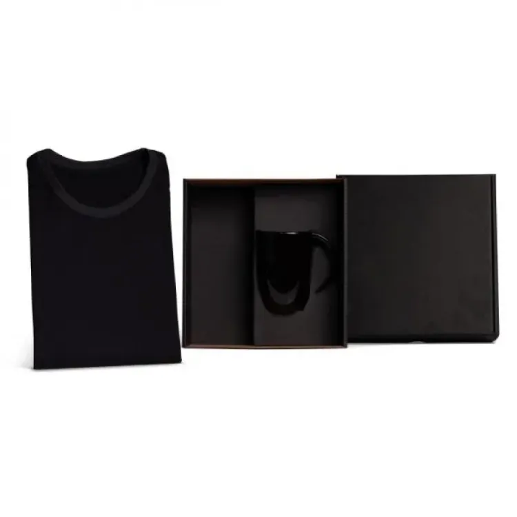 KIT CANECA EM CERÂMICA PRETA E CAMISETA - 2 PÇS