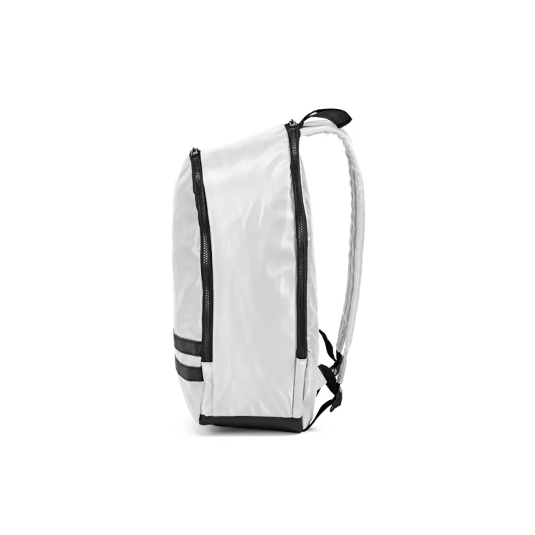 MANCHESTER NOTE. Mochila em 290T poliéster reciclado (100% rPET) em sarja com forro em 210D poliéster reciclado 15