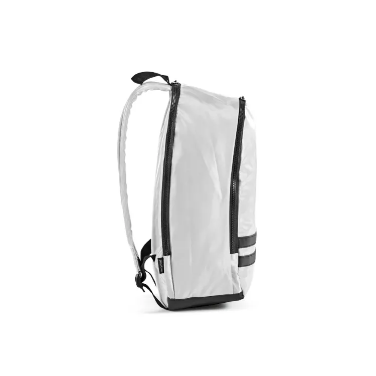 MANCHESTER NOTE. Mochila em 290T poliéster reciclado (100% rPET) em sarja com forro em 210D poliéster reciclado 15