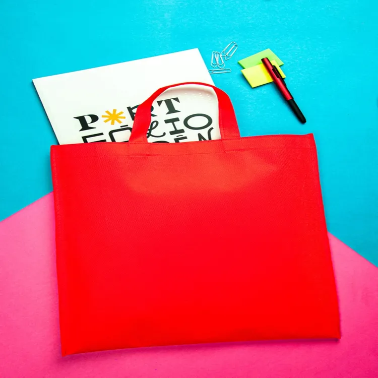 SACOLA EM TNT - 36,5X39,5 - VERMELHO